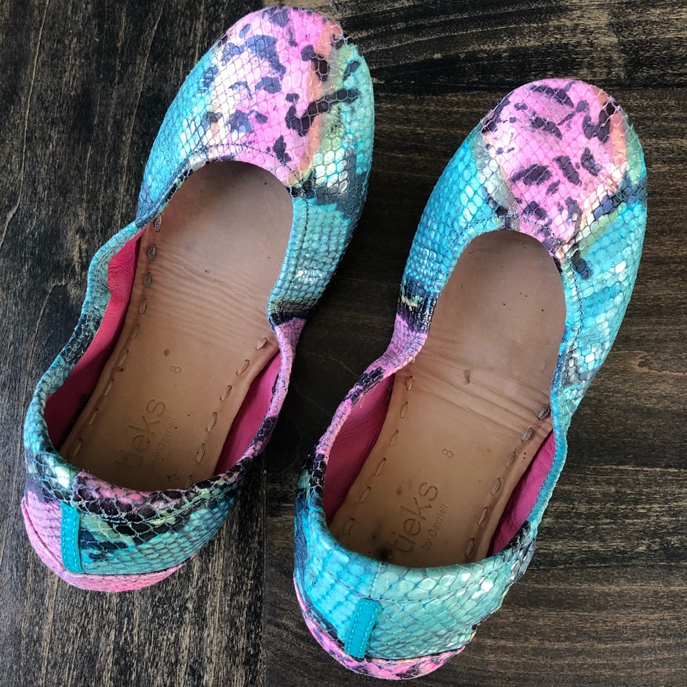 size 8 Electric Snakes